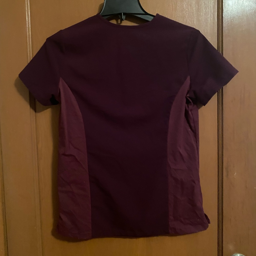 NWOT FIGS Plum/Burgundy Scrub Set XXS Top/XS Joggers - Picture 6 of 7
